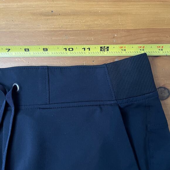 Athleta Women's Navy Blue Midtown Drawstring Cuffed Travel Shorts Size 6 - Picture 8 of 10